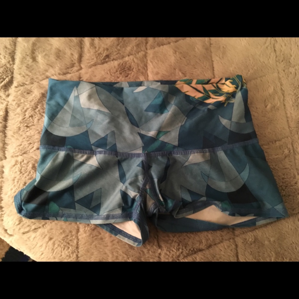Teeki shorts